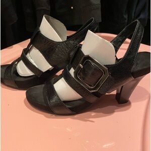 Women sandals size 6 EUC